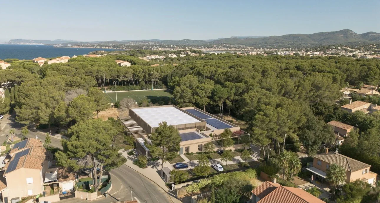 Piscine de Six-Fours-les-Plages, vue aérienne · Équipement sportif